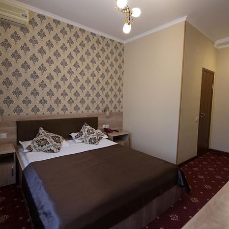 אלמטי Renion Zyliha Hotel חדר תמונה